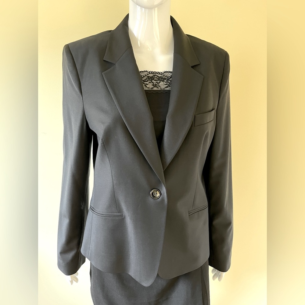 Shiny black fine wool blazer single button beautiful purple lining Sarar US 12